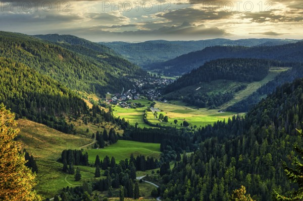 Evening atmosphere in the Menzenschwander valley, view of the Hinterdorf, Menzenschwand, Black Forest, Baden-WÃ¼rttemberg, Germany