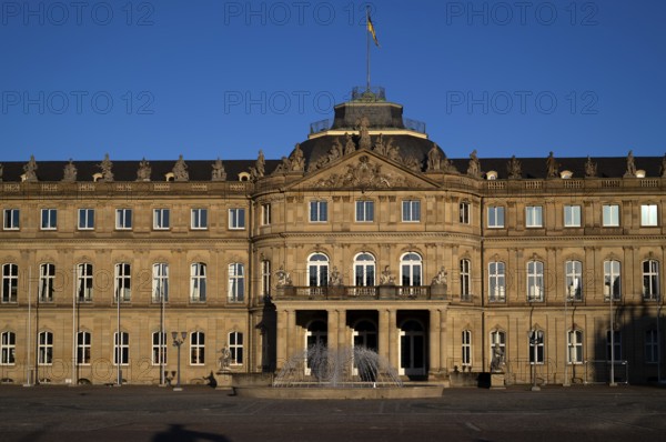 Fountain, main wing and cour d'honneur New Palace in the evening light, Stuttgart, Baden-Württemberg, Germany