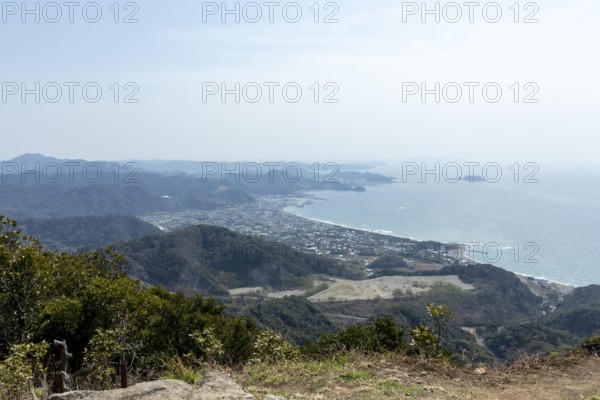 View of the sea and the town of Hama-Kanaya just in front of the summit of Mount Nokogiri, Mount Nokogiri, mountain landscape along the Shariki-michi Trail, Hamakanaya, Futtsu, Chiba Prefecture, Japan