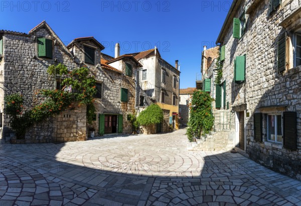 Stone houses in the old town centre, Trg Skor, Skor Square, Starigrad, island of Hvar, Dalmatia, Croatia