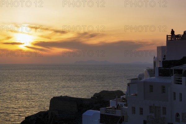 Holiday homes on the edge of the caldera with sea view, sunset, Oia, Thira, Santorini, Cyclades, Greece