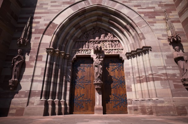 Main portal, west portal, Church Église Saints Pierre et Paul, St. Peter et St. Paul, Old Town, Obernai, also Oberehnheim, Bas-Rhin, Grand-Est, Alsace, France