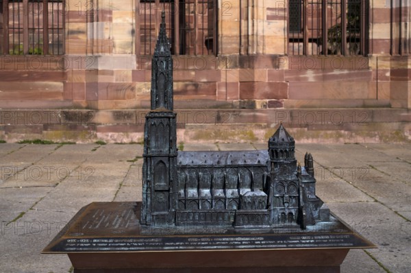 Model, bronze miniature of the cathedral, Cathedral Notre-Dame, Strasbourg, Strasbourg, Old Town, Bas-Rhin, Grand Est, Alsace, France