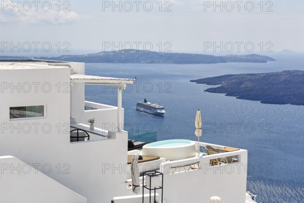 Characteristic white holiday homes with views of the caldera and the Aegean Sea, cruise ship, Firostefani, Thira, Santorini, Cyclades, Greece