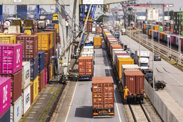 Containers pile up in the harbour. The first container terminal in an inland port opened in Mannheim in 1968. Goods train. Mannheim, Baden-Württemberg, Germany