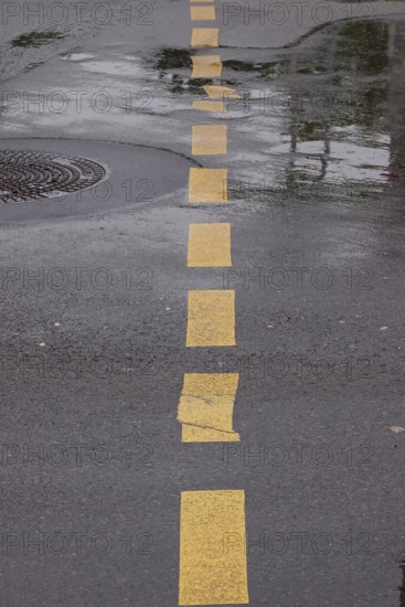 Road marking, rainy weather, Germany