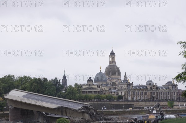 Condition of the Carola Bridge in Dresden on 12 July 2025, Saxony, Germany