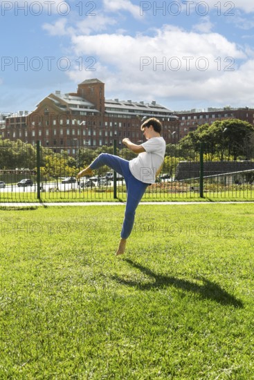 Mastering the art of kicking in a natural environment