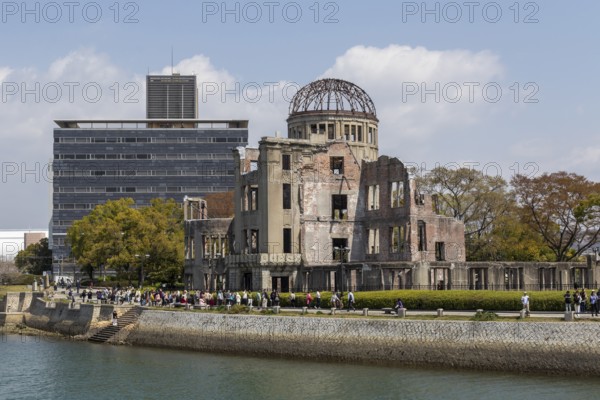 Atomic Bomb Dome, ruins of the former Chamber of Commerce and Industry building, landmark, UNESCO World Heritage Site, peace memorial and memorial to the victims of the atomic bombing of Hiroshima in the Peace Park on the Otagawa River, Naka Ward, Hiroshima, Japan