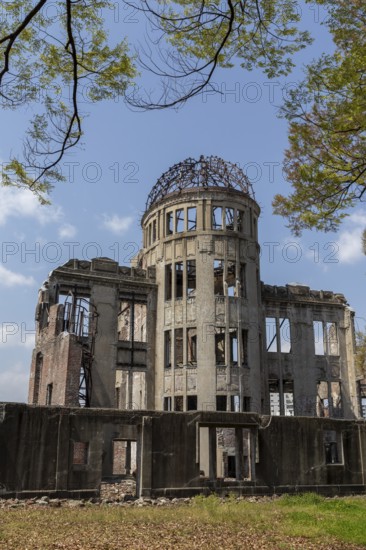 Atomic Bomb Dome, ruins of the former Chamber of Commerce and Industry building, landmark, UNESCO World Heritage Site, peace memorial and memorial to the victims of the atomic bombing of Hiroshima in the Peace Park, Naka Ward, Hiroshima, Japan