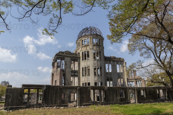 Atomic Bomb Dome, ruins of the former Chamber of Commerce and Industry building, landmark, UNESCO World Heritage Site, peace memorial and memorial to the victims of the atomic bombing of Hiroshima in the Peace Park, Naka Ward, Hiroshima, Japan