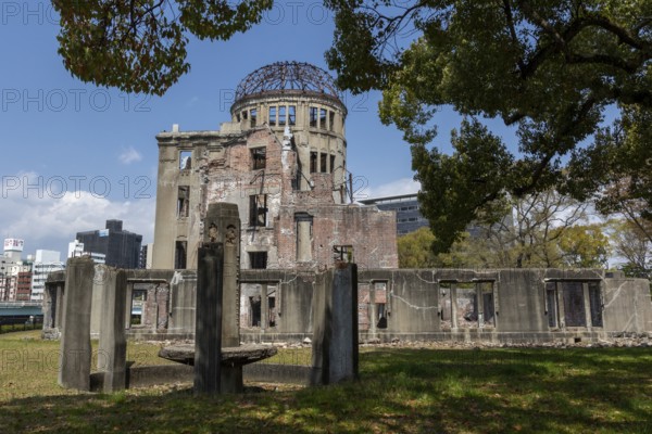 Atomic Bomb Dome, ruins of the former Chamber of Commerce and Industry building, landmark, UNESCO World Heritage Site, peace memorial and memorial to the victims of the atomic bombing of Hiroshima in the Peace Park, Naka Ward, Hiroshima, Japan