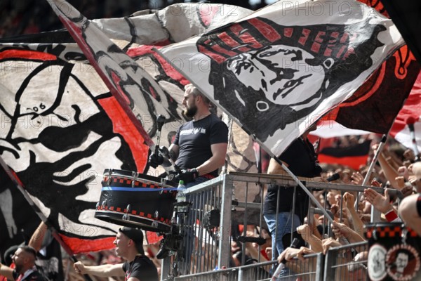BayArena Leverkusen, 23.8.2025 Football: Bundesliga Season 2025/26 1st Matchday, Bayer 04 Leverkusen (B04, black) vs TSG 1899 Hoffenheim (TSG, blue) - Drummers between flags, behind them the Ultra Fans of Bayer 04 Leverkusen DFL REGULATIONS PROHIBIT ANY USE OF PHOTOGRAPHS AS IMAGE SEQUENCES AND/OR QUASI-VIDEO