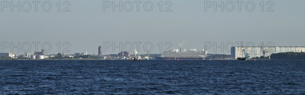 Cruise ship Disney Adventure, Wismar harbour