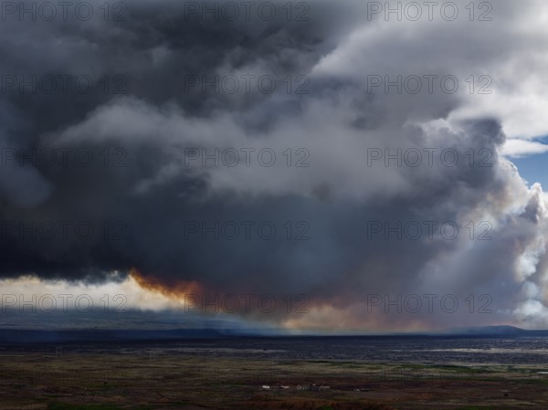 Volcano, volcanic eruption, ash cloud, aerial view, Sundhnúkur crater chain, July 2025, Reykjanes Peninsula, Iceland