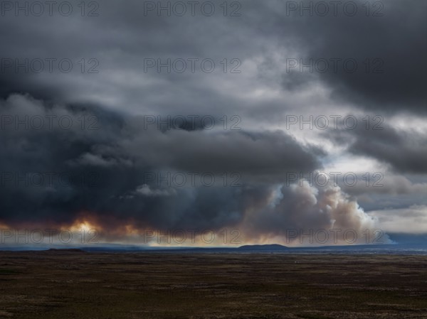 DefaultVolcano, volcanic eruption, ash cloud, aerial view, Sundhnúkur crater chain, July 2025, Reykjanes Peninsula, Iceland