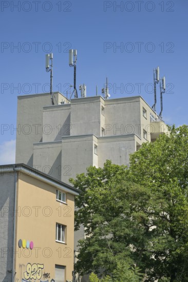 Social housing, residential building, mobile phone antennas, Storkwinkel, Schwarzbacher Straße, Halensee, Charlottenburg, Berlin, Germany