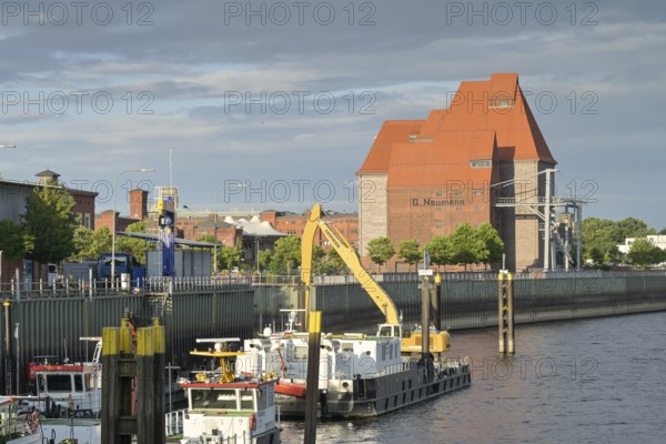 Old warehouse at the city harbour, Elbuferpromenade, Wittenberge, district of Prignitz, Brandenburg, Germany