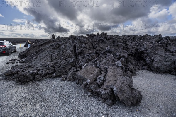 Lava, lava field, road, volcanic eruption, tourists, tourism, Sundhnúkur crater chain, Reykjanes, Iceland