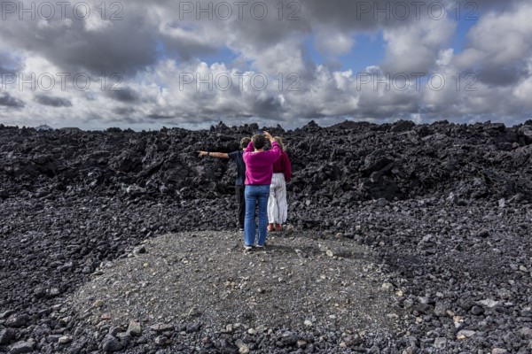 Lava, lava field, road, volcanic eruption, tourists, tourism, Sundhnúkur crater chain, Reykjanes, Iceland