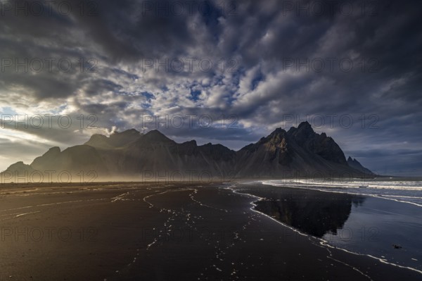Mountains, mountain range, beach, sea, waves, surf, reflection, clouds, evening light, coast, summer, Vestrahorn, Stokksnes, Höfn, Iceland