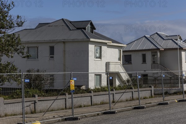 Houses, empty, cordoned off, uninhabitable, at risk of collapse, volcanic eruption, Sundhnúkur crater chain, Grindavik, Reykjanes, Iceland