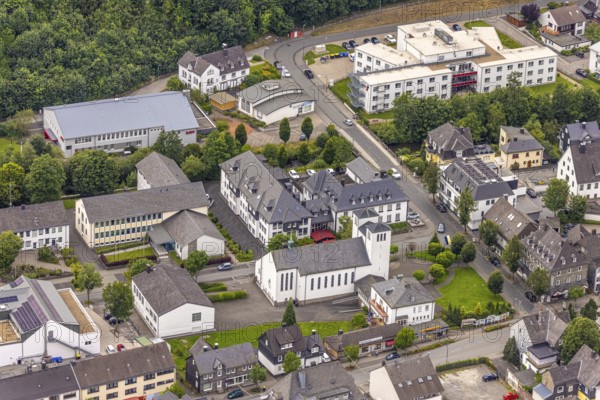 Aerial view, St. Marien Kirche Amtsgericht an der Poststraße Bundesstraße B480, residential area Bad Berleburg, Wittgensteiner Land, North Rhine-Westphalia, Germany, Amtsgericht, architecture, Bad Berleburg, Bundesstraße B480, village, Europe, building, sky, infrastructure, church, landscape, perspective, Poststraße, region, religion, sight, settlement, St. Marien Kirche, town, streets, structures, tourism, environment, traffic routes, administration, residential area, residential buildings, rural