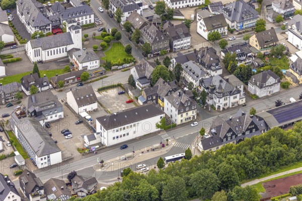 Aerial view, St. Marien Kirche und Wohngebiet an der Poststraße Bundesstraße B480, residential area Bad Berleburg, Wittgensteiner Land, North Rhine-Westphalia, Germany, architecture, view, Bad Berleburg, Bundesstraße B480, village, rural area, building, infrastructure, church, culture, landscape, Poststraße, region, religion, religious building, settlement, St. Marien Kirche, town, townscape, urban development, streets, structure, tourism, tradition, traffic, residential area, residential area, residential buildings, bourgeois area, European town
