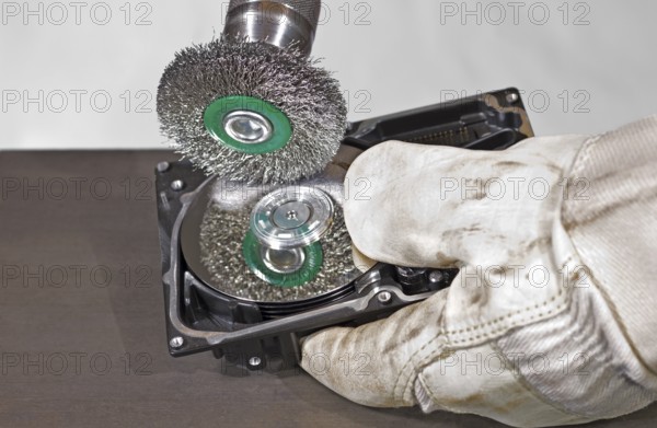 Open hard disk gets scrubbed