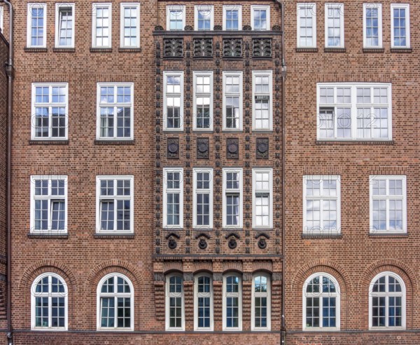 Frontal shot of a house facade seen in Hamburg