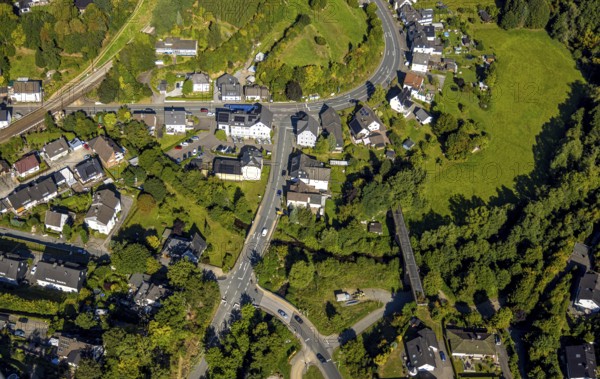 Aerial view, residential area and road crossing Bahnhofsweg with Heitmicke viaduct bridge, Altenhundem, Lennestadt, Sauerland, North Rhine-Westphalia, Germany, bridge, DE, Europe, property tax, real estate, Kirchhundem, aerial view, aerial photography, aerial photography, overview, viaduct, bird's eye view, residential complex, living and life, residential area, residential quality, residential neighbourhood, housing estate, residential area, birds-eyes view, overview