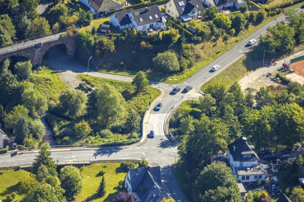 Aerial view, road crossing Bahnhofsweg and Heitmicke viaduct bridge, Altenhundem, Lennestadt, Sauerland, North Rhine-Westphalia, Germany, bridge, DE, Europe, Kirchhundem, aerial view, aerial photography, aerial photography, road crossing, road traffic, overview, viaduct, bird's eye view, birds-eyes view, overview