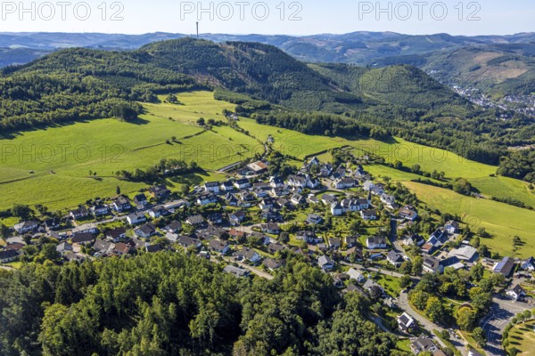 Aerial view, residential area, view of Halberbracht district with wooded hilly landscape and forest damage, radio mast in the forest, Lennestadt, Sauerland, North Rhine-Westphalia, Germany, tree mortality, DE, Europe, property tax, real estate, clear-cutting, calamity areas, Kirchhundem, aerial view, aerial photography, aerial photography, overview, bird's-eye view, forest damage, forest dieback, housing estate, housing and living, residential area, housing quality, residential neighbourhood, housing estate, residential area, birds-eyes view, overview