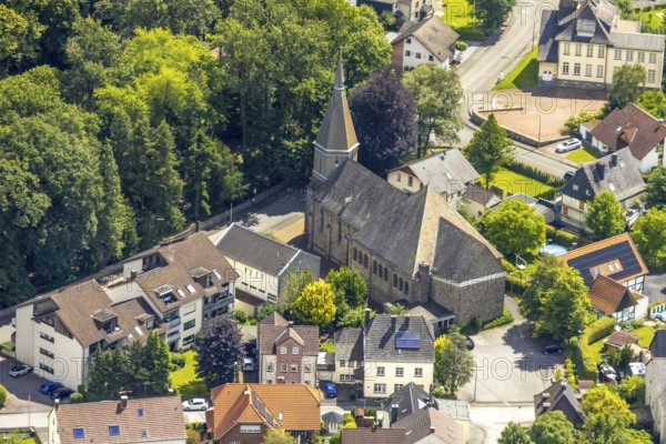Aerial view, Church of St. Antonius Einsiedler and St. Vitus in the Ostentor residential area, Herdringen, Arnsberg, Sauerland, North Rhine-Westphalia, Germany, Church of St. Antonius Einsiedler, Church of St. Vitus, residential area, Ostentor, religion, architecture, building, town, village, sky, roofs, settlement, district, culture, church, church tower, landscape, bird's eye view, houses, neighbourhood, Europe, outdoor shot, summer, daylight