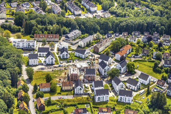 Aerial view, construction site and new construction of apartment buildings, Zum Müggenberg Neheim, Arnsberg, Sauerland, North Rhine-Westphalia, Germany, construction site, new construction, apartment buildings, Zum Müggenberg, Neheim, residential area, development, construction work, construction cranes, building, housing, construction, urban planning, architecture, infrastructure, modern, WIP, landscape, urbanisation, roofs, construction fences, progress, investment, expansion, housing, settlement, building ensemble, real estate, aerial view, infrastructure projects