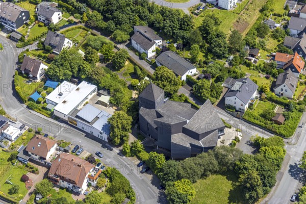 Aerial view, Heilig-Kreuz-Kirche and Catholic Kindergarten Heilig Kreuz Kreuzkirchweg, Obereimer, Arnsberg, Sauerland, North Rhine-Westphalia, Germany, Heilig-Kreuz-Kirche, Catholic Kindergarten Heilig Kreuz, Kreuzkirchweg, church, religion, architecture, kindergarten, education, building, village, region, landscape, sky, roofs, trees, green spaces, infrastructure, European, Christian, Catholic, community, culture, structure, bird's eye view, German