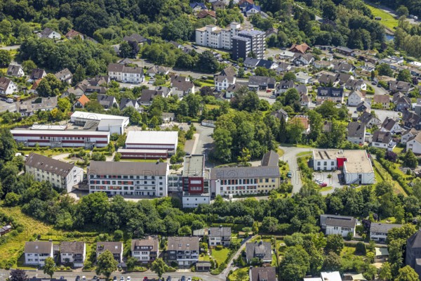 Aerial view, Franz-Joseph-Koch-Schule, residential area Alter Soestweg with high-rise building, Obereimer, Arnsberg, Sauerland, North Rhine-Westphalia, Germany, residential area, Alter Soestweg, high-rise building, city view, building, school infrastructure, residential building, district, architecture, German city, rural, urban, aerial view, infrastructure, urban planning, houses, flats, school system, landscape, region