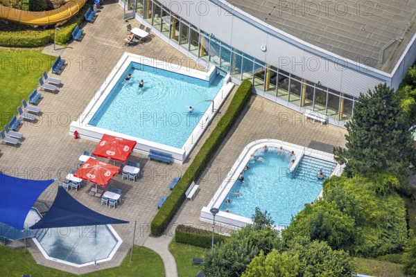 Aerial view, Solepark Große Wiese Freizeitbad Naß, swimming pool and sunshades, Hüsten, Arnsberg, Sauerland, North Rhine-Westphalia, Germany, Solepark, Große Wiese, Freizeitbad Naß, swimming pool, sunshades, outdoor pool, leisure, relaxation, summer, water, recreation, leisure park, green areas, park, facility, bathing landscape, swimming, outdoor area, people, families, children, sunshine, view, bird's eye view, recreation area, landscape, infrastructure, German landscape, tourism, local recreation, holiday activity