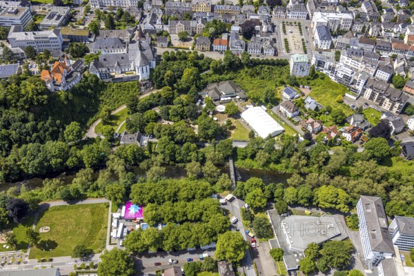 Aerial view, park with river Ruhr and promenade, Neumarkt and Auferstehungskirche, festival hall of the Arnsberger Bürgerschützengesellschaft and large marquee, St. Laurentius Catholic Church, Arnsberg, Sauerland, North Rhine-Westphalia, Germany, DE, Europe, aerial view, aerial photography, aerial photography, Ruhr area, overview, bird's-eye view, birds-eyes view, overview