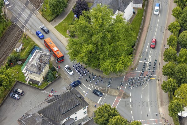 Aerial photo, shooting club street parade, St. Sebastianus Schützenbruderschaft 1766 e.V. Öventrop, Glösingen, Arnsberg, Sauerland, North Rhine-Westphalia, Germany, DE, Europe, aerial photo, aerial photography, aerial photography, Ruhr area, overview, bird's-eye view, birds-eyes view, overview