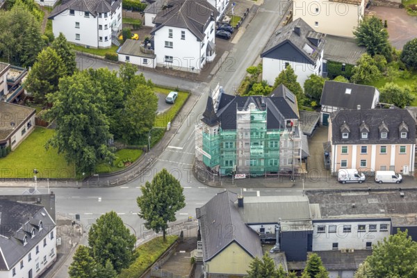 Aerial view, construction site with renovation and wrapping, Öventroper Straße corner ZUr Hünenburg, Öventrop, Arnsberg, Sauerland, North Rhine-Westphalia, Germany, construction site, renovation, wrapping, Öventroper Straße, corner Zur Hünenburg, building, construction, renovation, scaffolding, city, architecture, infrastructure, superstructure, urban development, technology, work area, industrial, street corner, drone shot, perspective, cityscape, building maintenance, open air, modernisation, municipality