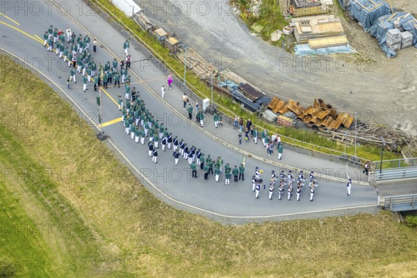 Aerial photo, shooting club street parade, St. Sebastianus Schützenbruderschaft 1766 e.V. Öventrop, Glösingen, Arnsberg, Sauerland, North Rhine-Westphalia, Germany, DE, Europe, aerial photo, aerial photography, aerial photography, Ruhr area, overview, bird's-eye view, birds-eyes view, overview