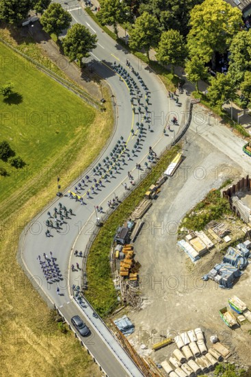 Aerial photo, shooting club street parade, St. Sebastianus Schützenbruderschaft 1766 e.V. Öventrop, Glösingen, Arnsberg, Sauerland, North Rhine-Westphalia, Germany, DE, Europe, aerial photo, aerial photography, aerial photography, Ruhr area, overview, bird's-eye view, birds-eyes view, overview