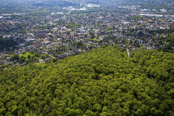 Aerial view, Teutoburg Forest, Bodelschwinghstraße with view of residential area district Brackwede, district Gadderbaum, Bielefeld, East Westphalia, North Rhine-Westphalia, Germany, Bodelschwinghstraße, residential area, district Brackwede, view, nature, city, landscape, urban, green areas, houses, streets, architecture, flats, trees, German city, geographical location, development, settlement, infrastructure, quiet area, residential, residential culture, suburb, housing estate, residential neighbourhood, settlement, Europe, German landscape