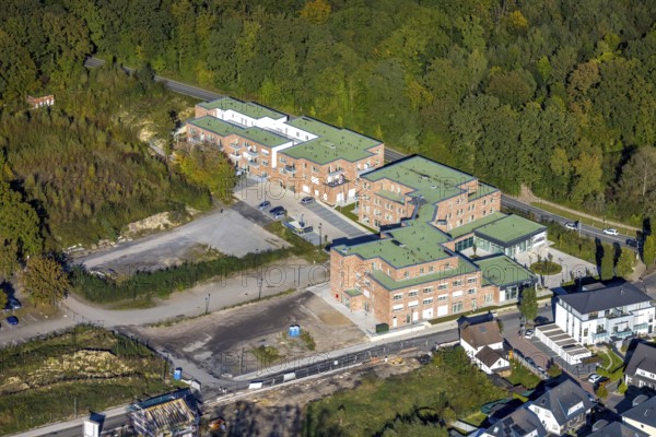 Aerial view, Grimberg housing estate at the former Grimberg 3/4 mine site, Weddinghofen, Bergkamen, Ruhr area, North Rhine-Westphalia, Germany, housing estate, Grimberg, former mine, site, urban, architecture, buildings, houses, settlement, structure, district, landscape, industrial history, residential area, infrastructure, perspective, bird's eye view, residential buildings, housing estate construction, green spaces, streets, areas, development, region, historical, suburban, neighbourhood, urban planning