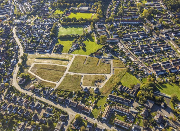 Aerial view, construction area Hermann-Stehr-Straße residential area, Oberaden, Bergkamen, Ruhr area, North Rhine-Westphalia, Germany, architectural landscape, construction work, construction area, construction phase, construction projects, construction site view, drone image, development, building structures, land, Hermann-Stehr-Straße, real estate, infrastructure, landscape, new buildings, terraced houses, settlement, urban planning, streets, urban, residential area, residential areas, residential buildings, residential construction, residential development, German city, European, modern architecture, regional