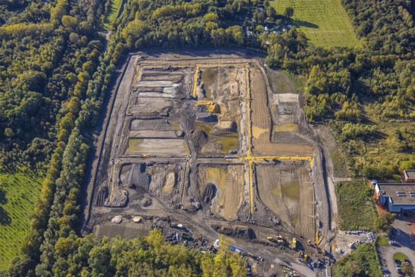 Aerial view, Kuckuck shaft mining accident memorial park, construction site for new forest settlement on the former Grimberg 3/4 mine site, Weddinghofen, Bergkamen, Ruhr area, North Rhine-Westphalia, Germany, Kuckuck shaft, memorial park, construction site, forest settlement, former mine, Grimberg 3/4, site, construction work, landscape, development, urban planning, nature, industrial history, transformation, environment, park, building, structure, architecture, environment, green space, bird's eye view, progress, city, region, terrain change, infrastructure, new construction, development