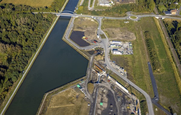 Aerial view, Wasserstadt Aden on the Datteln-Hamm Canal, construction area for planned urban quarter on the site of the former Haus Aden colliery, close-up on Jahnstraße, Oberaden, Bergkamen, Ruhr area, North Rhine-Westphalia, Germany, Wasserstadt, Aden, Datteln-Hamm Canal, construction area, urban quarter, site, former colliery, Haus Aden, close-up, Jahnstraße, construction site, canal, geography, infrastructure, urban development, industrial area, architecture, landscape, river, urbanisation, planning, perspective, drone shot, construction work, environment, urban planning, modern district, transformation, region, industrial history