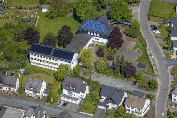 Aerial view, Nuttlar primary school with solar roof, Nuttlar, Bestwig, Sauerland, North Rhine-Westphalia, Germany, primary school, solar roof, school, solar energy, renewable energies, building, educational institution, village, landscape, architecture, environmentally friendly, sustainable energy, photography, infrastructure, rural, roofs, photovoltaics, solar panels, technology, nature conservation, renewal, energy saving, Hesse, small town