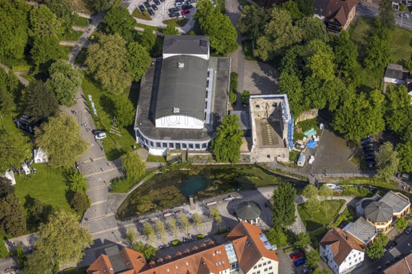 Aerial view, Congress Centre Bad Lippspringe, Arminiuspark with castle ruins and river Lippequelle and Arminius Quelle Pavilion, Bad Lippspringe, East Westphalia, North Rhine-Westphalia, Germany, Congress Centre, Arminiuspark, castle ruins, river, Lippequelle, Arminius Quelle Pavilion, architecture, historical, green spaces, trees, water, nature, park, landscape, urban, leisure, recreation, tourism, culture, sight, outdoor, building, pavilion, city view, river course, spring, green, ruin, landmark